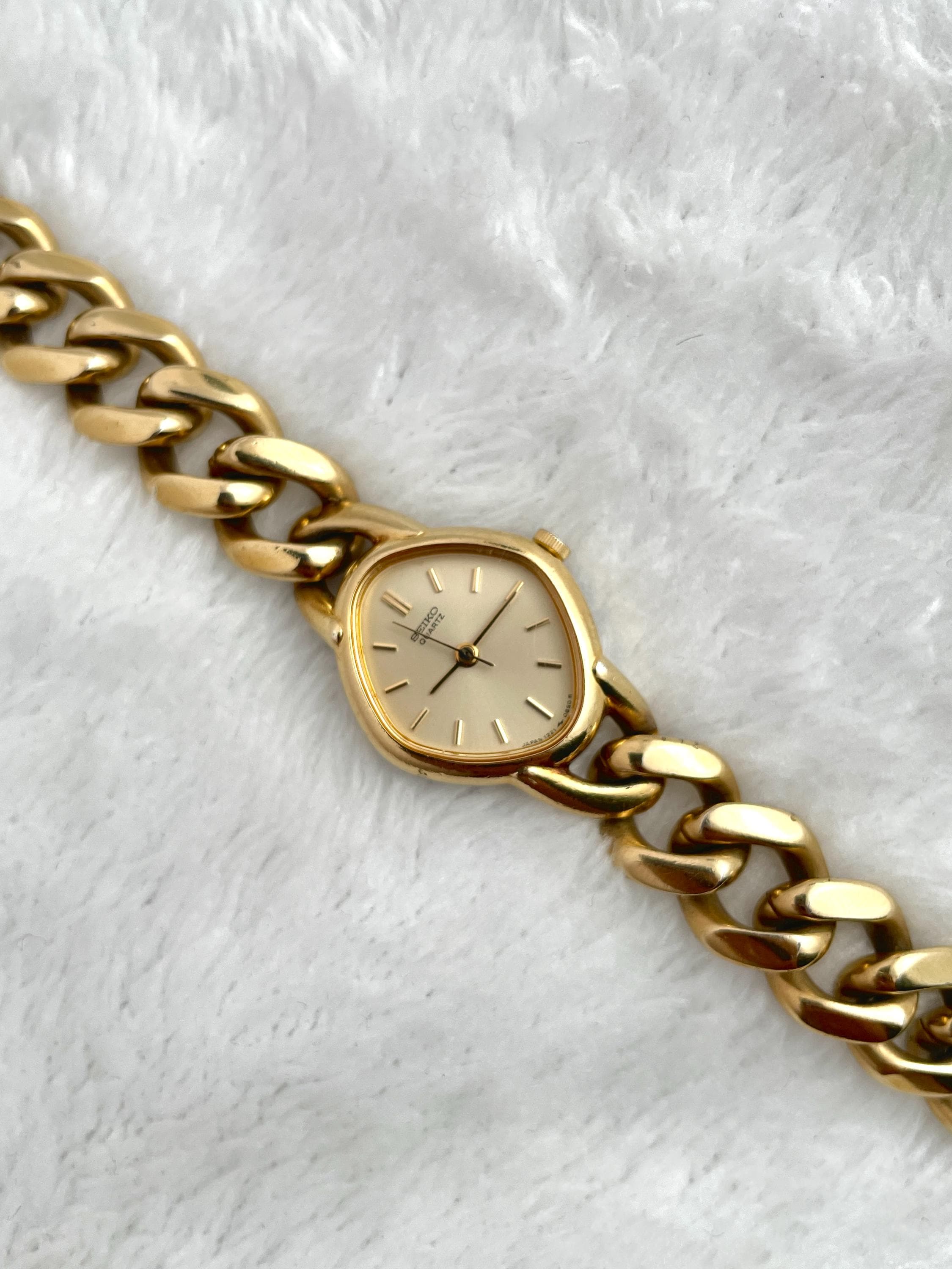 Vintage Seiko Gold Matte Chain 1421-5470 Quartz women Watch