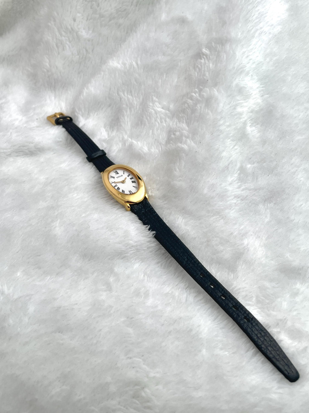 Solvil et Titus Oval Roman Gold Tone