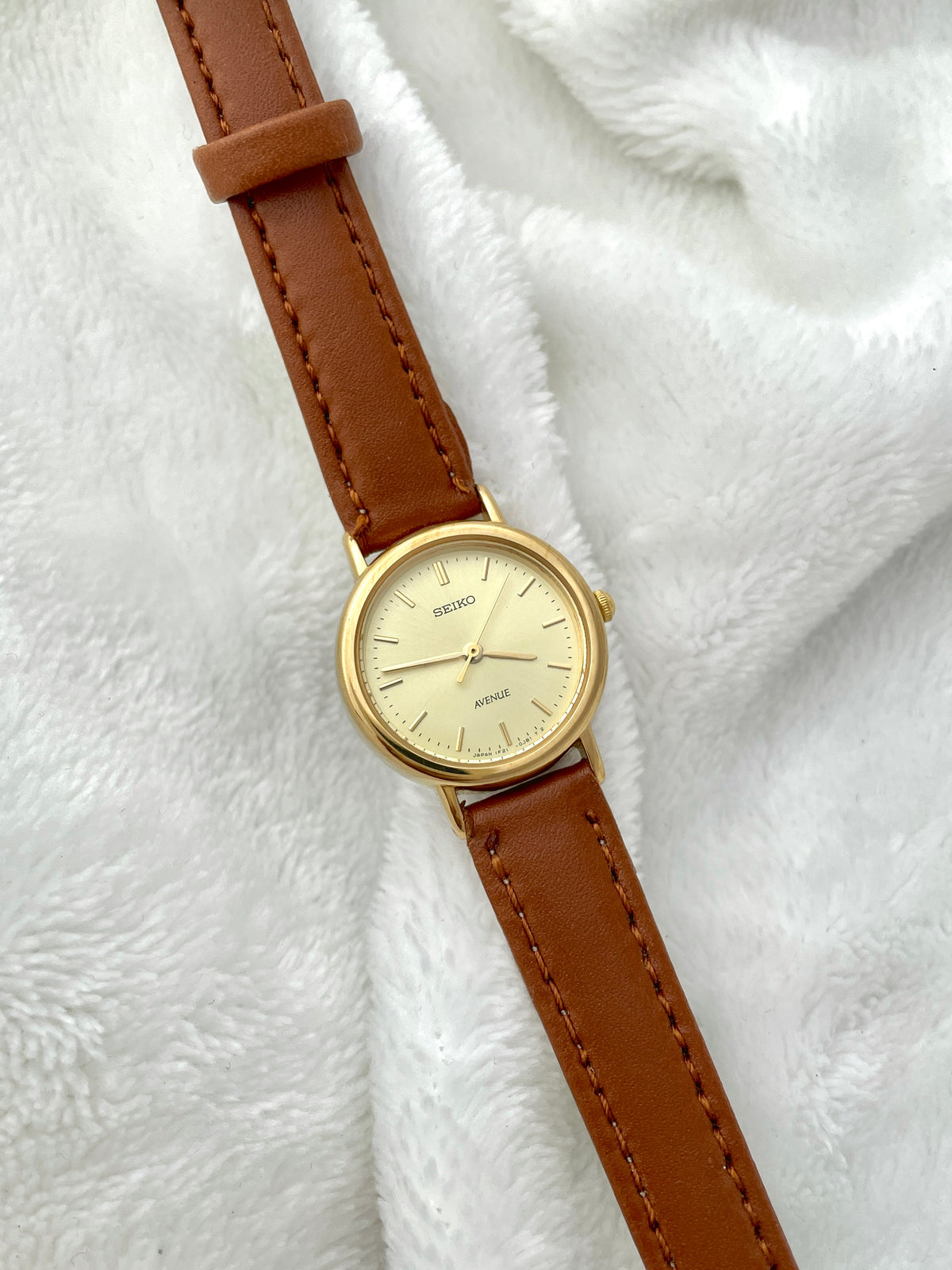Vintage Seiko Avenue Round Gold