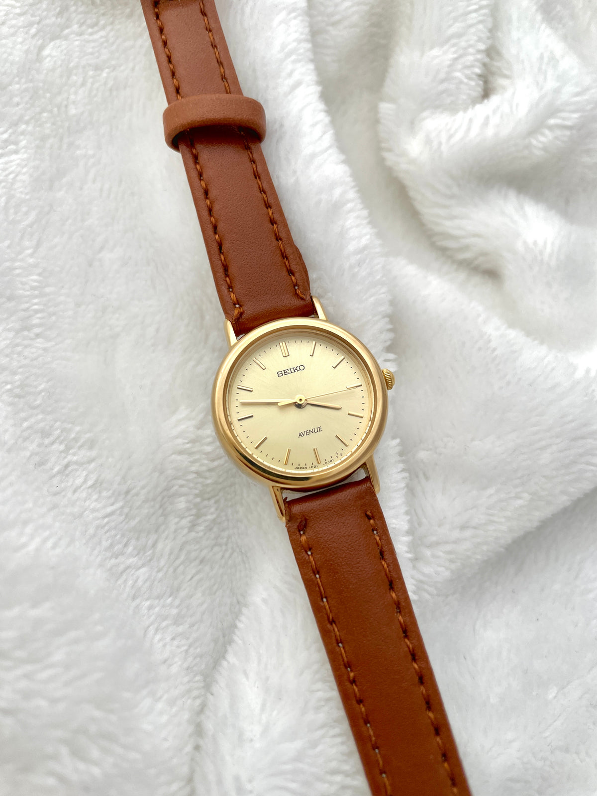 Vintage Seiko Avenue Round Gold