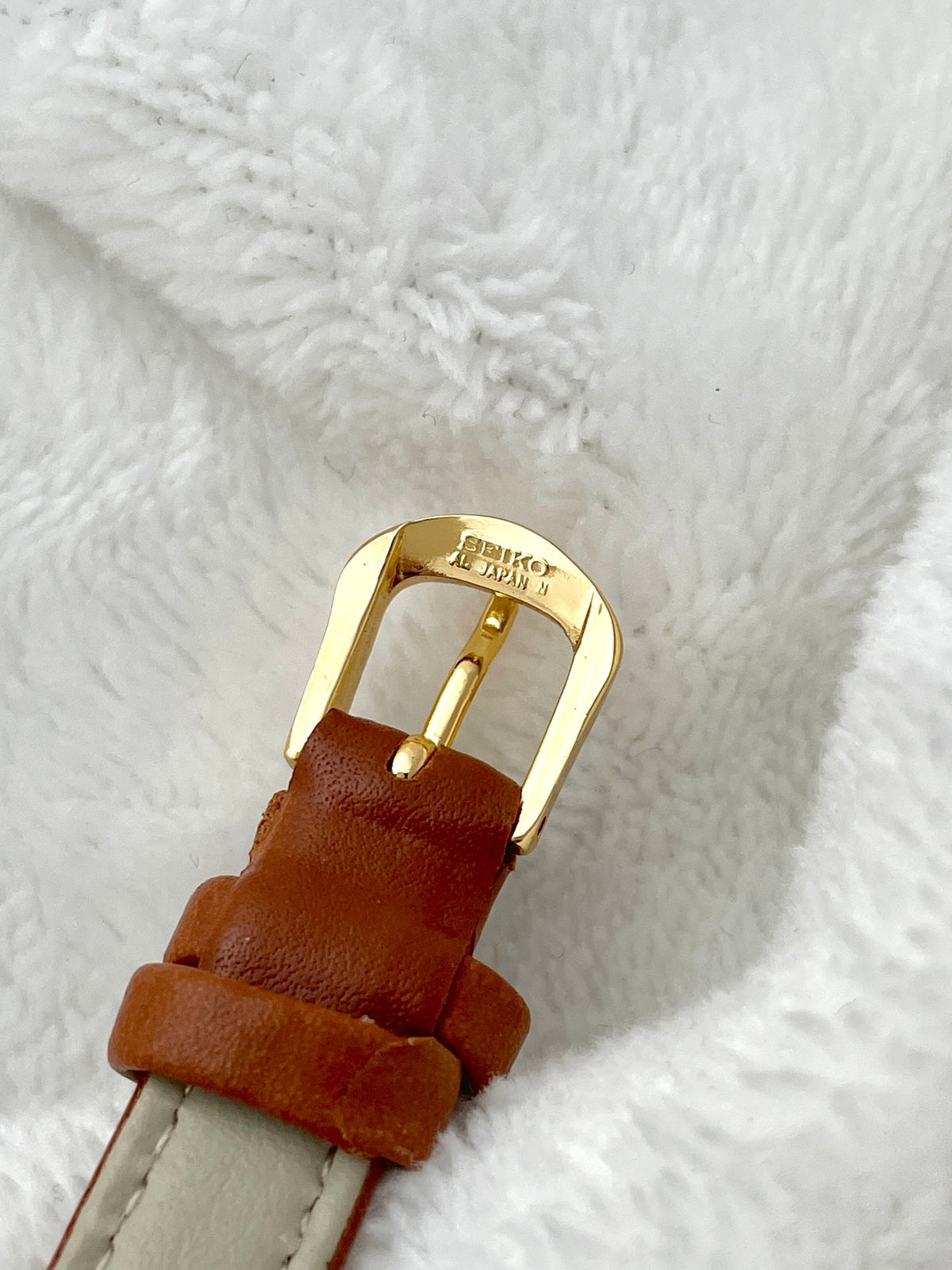 Vintage Seiko Avenue Round Gold