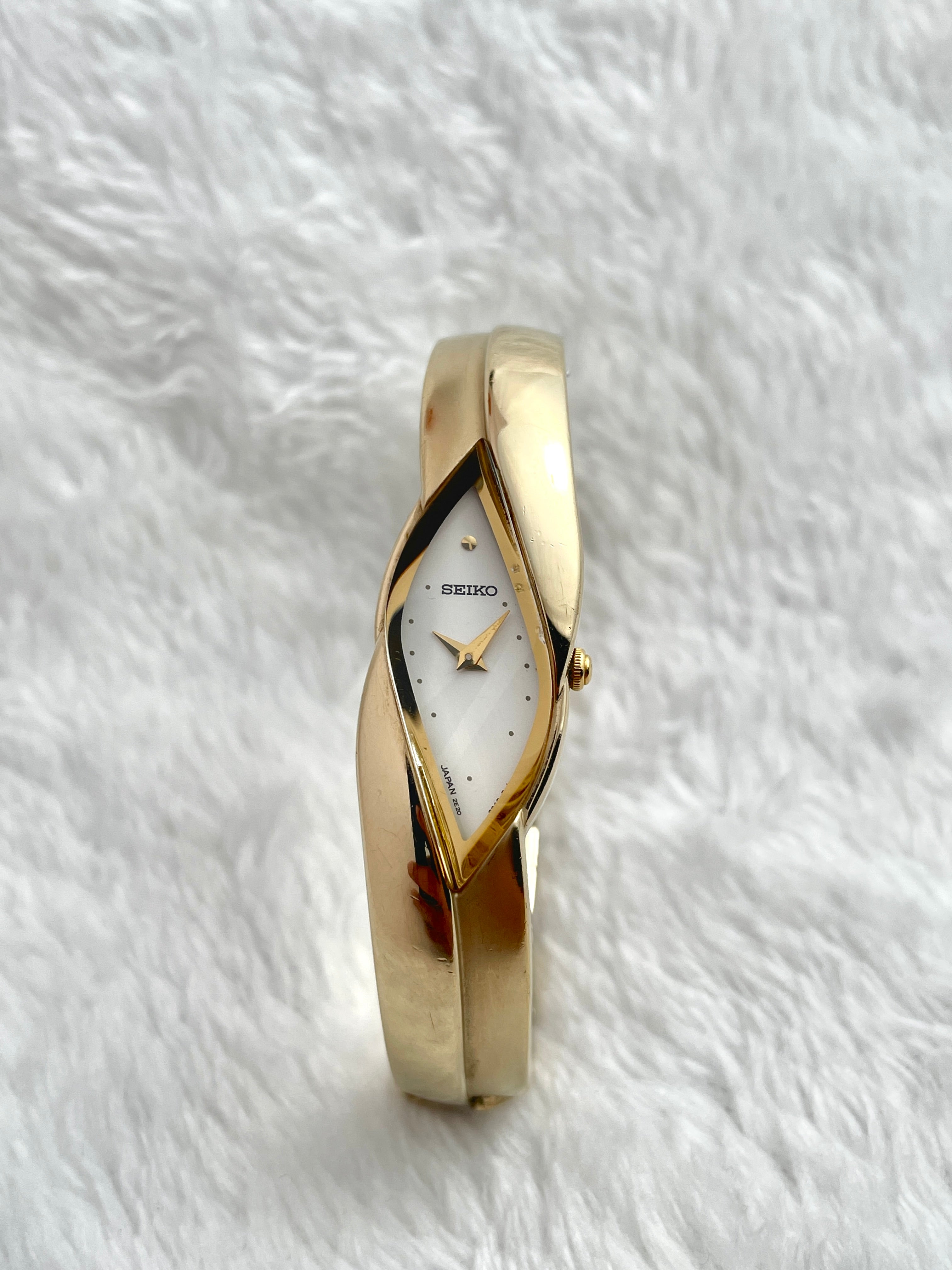 RARE Seiko 90s Gold Tone 2E20-753A Gold Women Watch