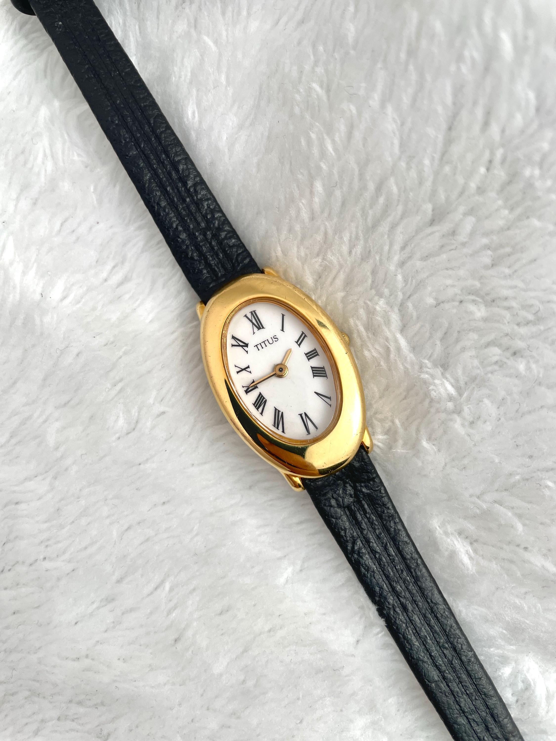 Solvil et Titus Oval Roman Gold Tone